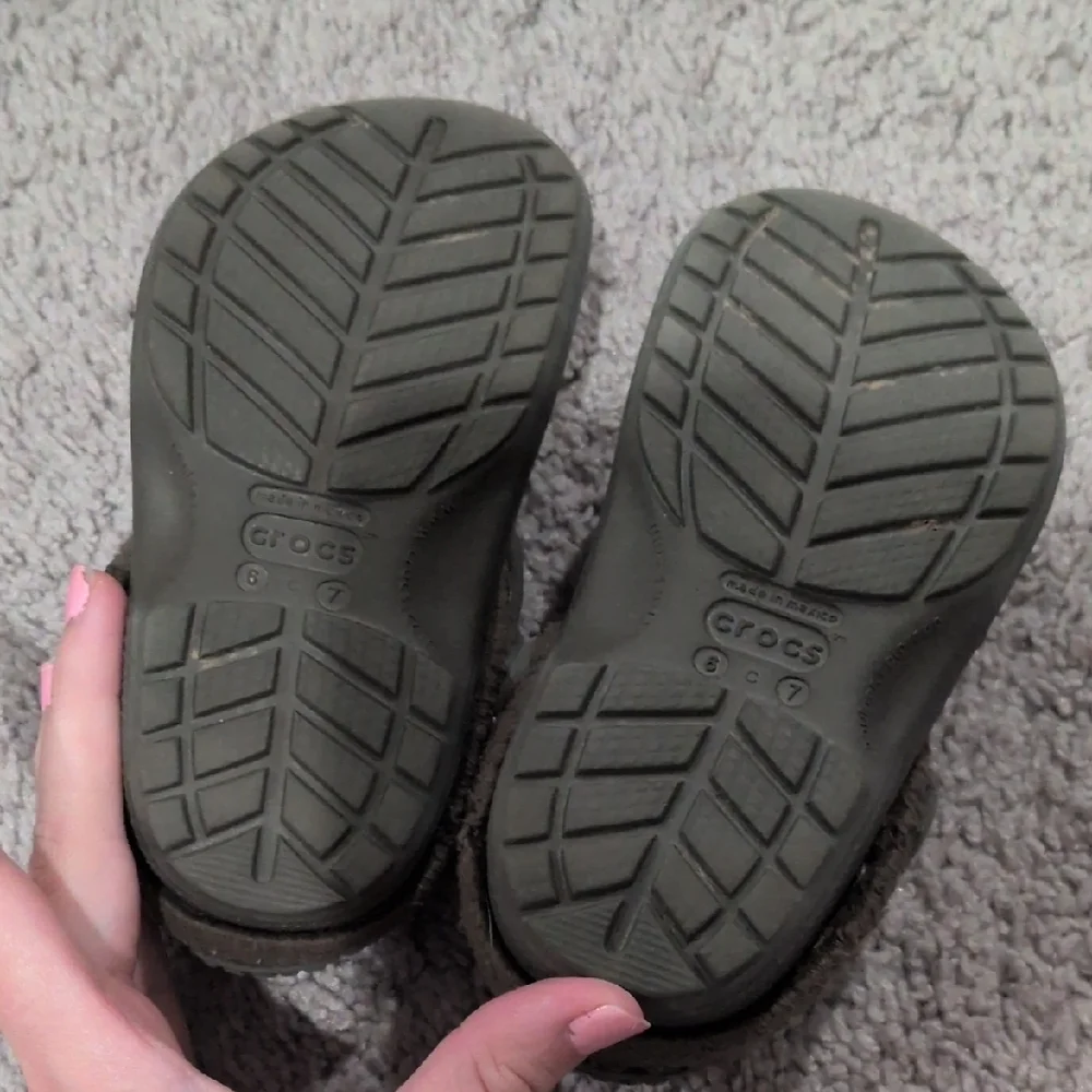 Crocs‎ Kids Brown Fur Lined Clogs Size 8